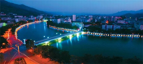 安顺市开奶吧店品牌哪家好，加盟家家鲜奶吧在安顺市大概投资多少钱